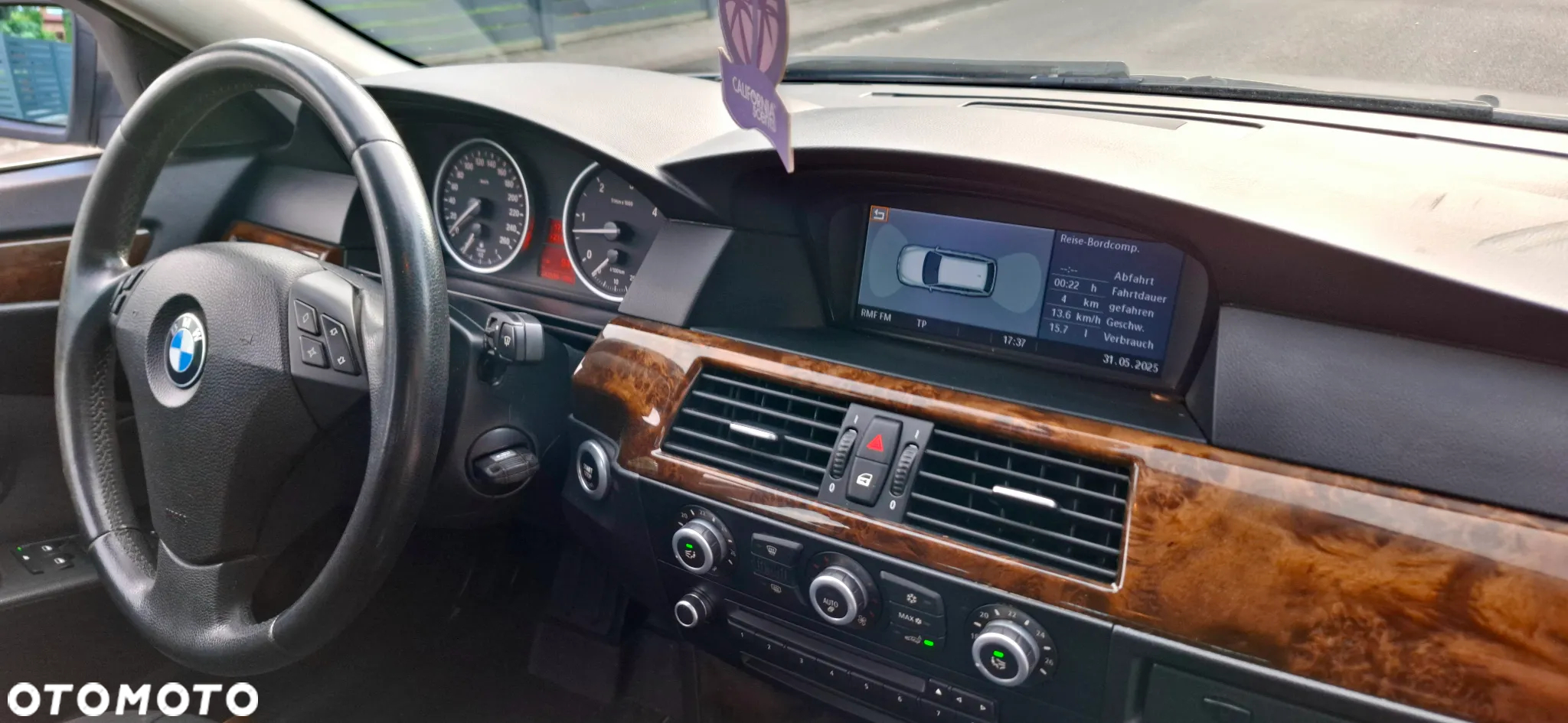 BMW Seria 5 525d - 12