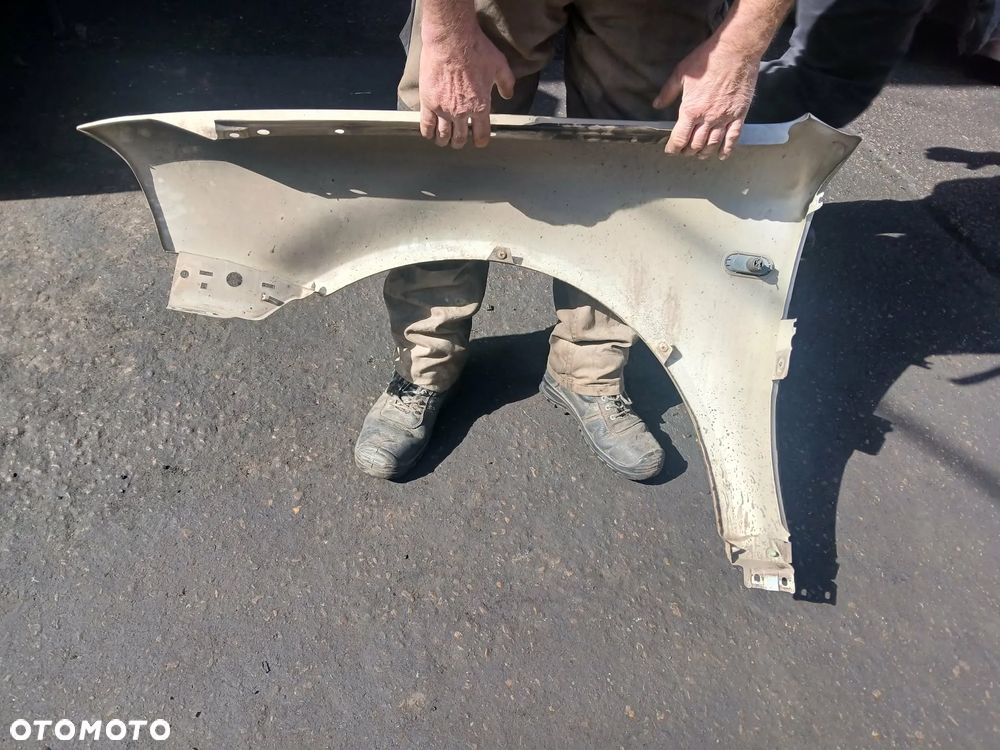 Volkswagen Passat B5 Lift Błotnik prawy kod lakieru LA1W - 4