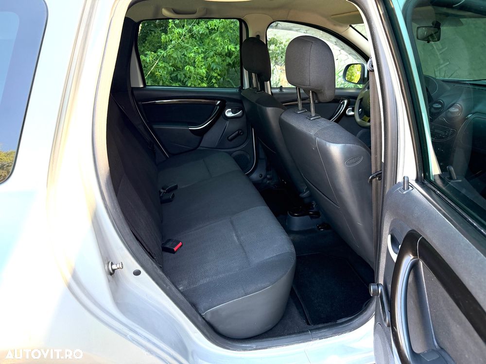 Dacia Duster 1.6 4x2 Laureate - 11