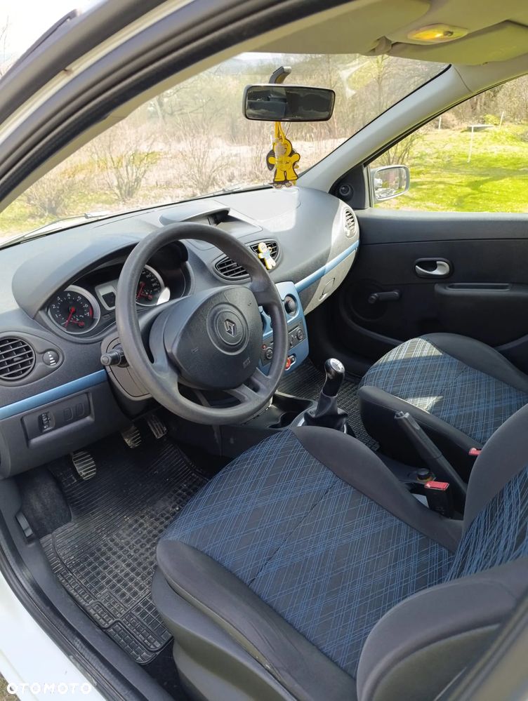 Renault Clio - 6