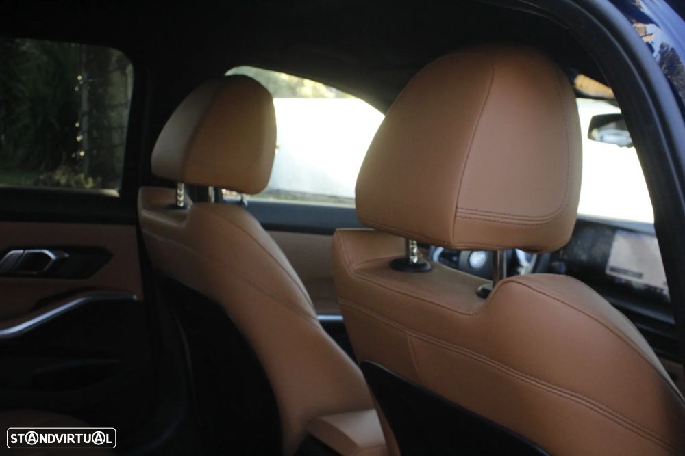 BMW 330 e Touring Pack Desportivo M Pro Auto - 28