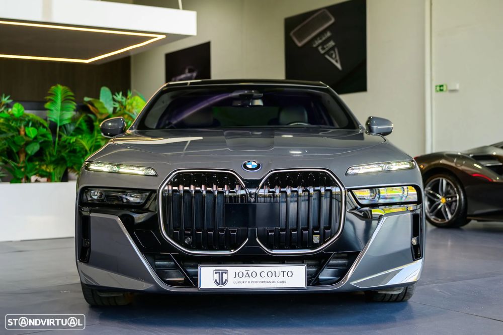 BMW i7 xDrive60 Pack Desportivo M Pro - 4