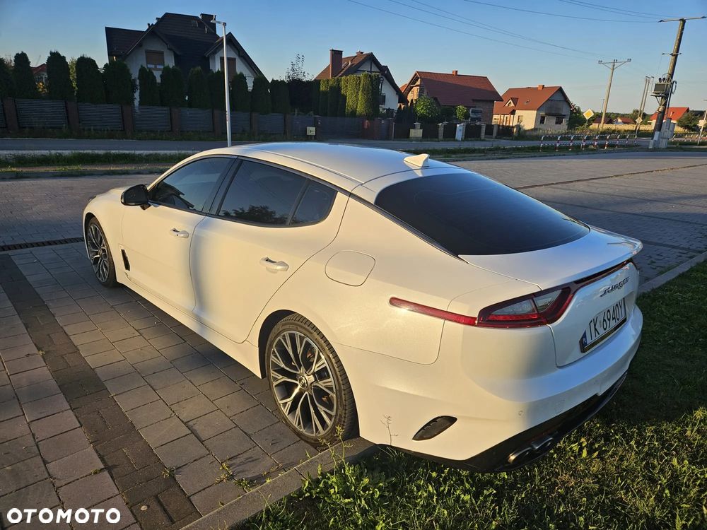 Kia Stinger - 12