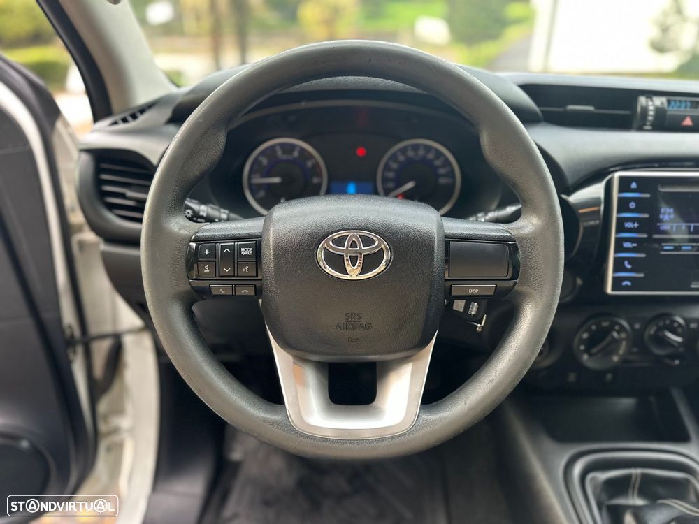 Toyota Hilux 2.4 D-4D 4WD CE Trial - 6