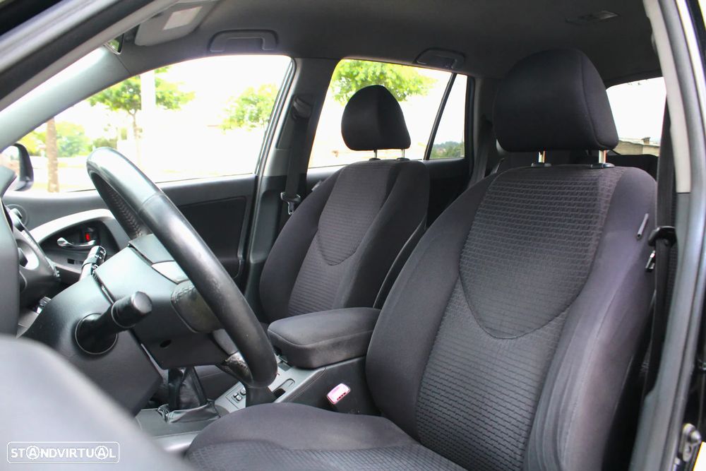 Toyota RAV4 2.2 D-4D Cross Sport NAVI - 32