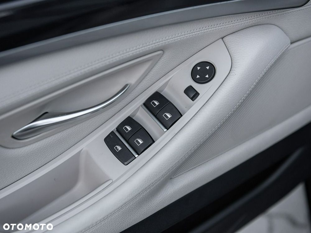 BMW Seria 5 520d Luxury Line - 30