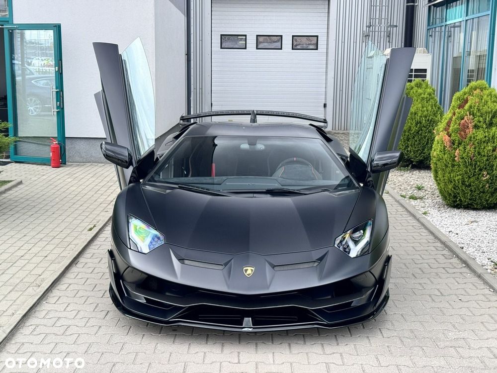 Lamborghini Aventador - 4