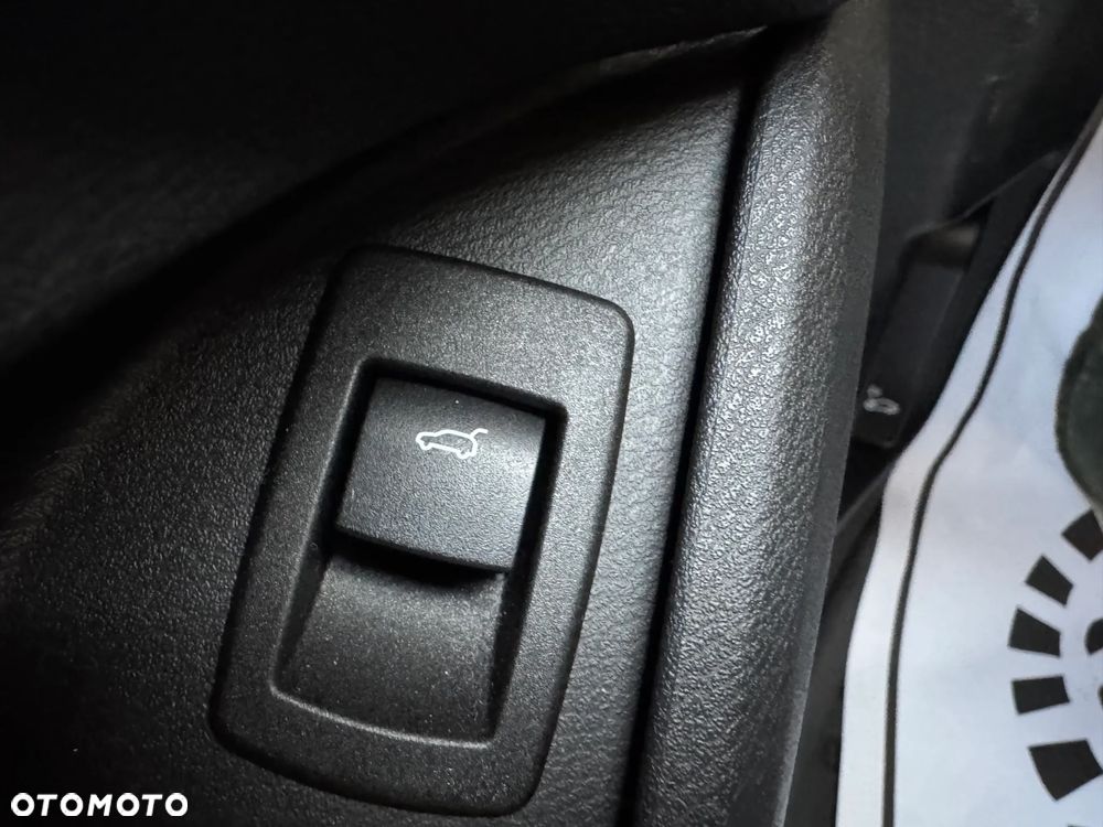 BMW X1 sDrive18d Sport Line - 24