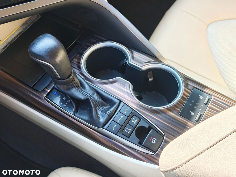 Toyota Camry 2.5 Hybrid Executive CVT - 21