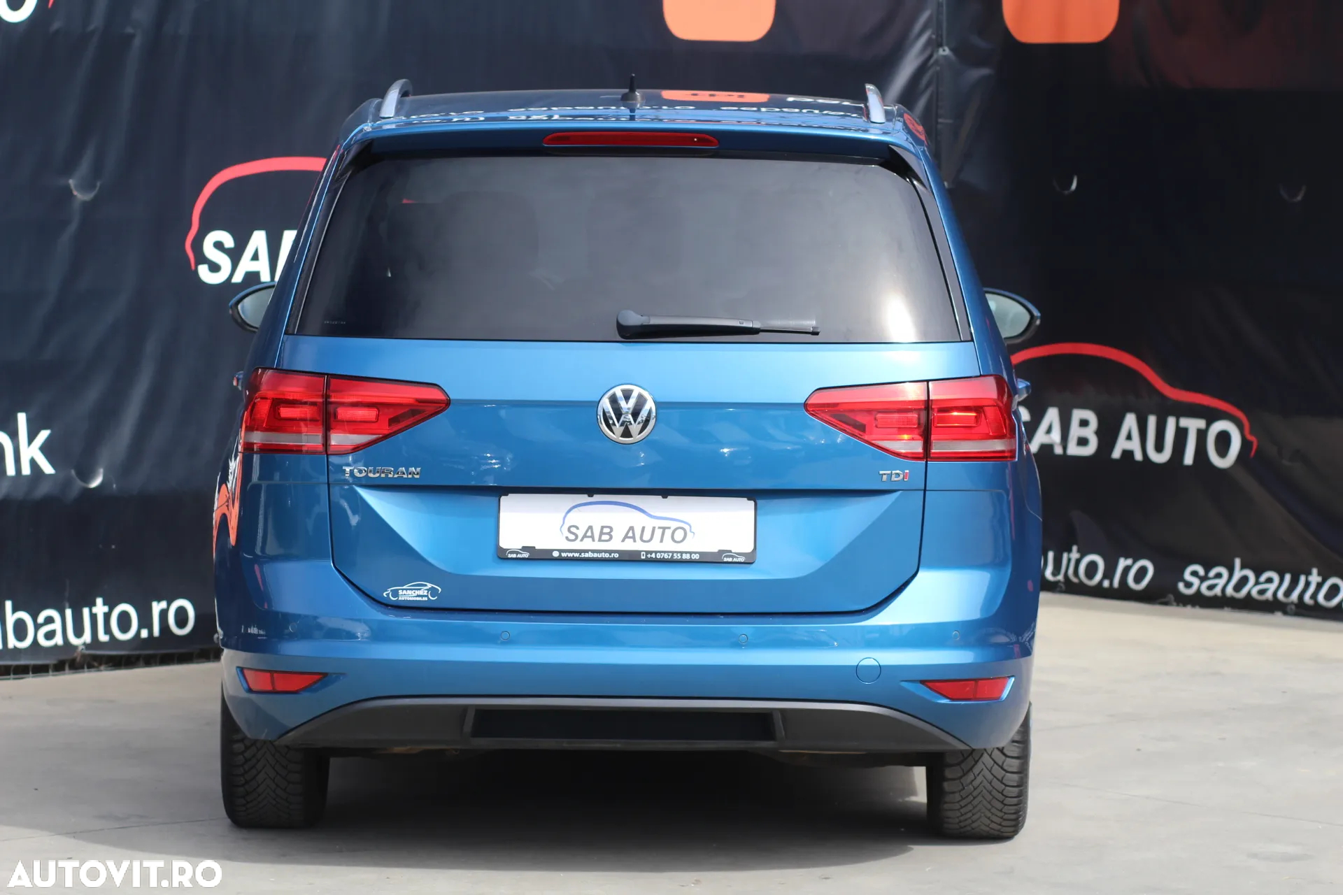 Volkswagen Touran 1.6 TDI SCR BlueMotion Technology DSG Comfortline - 24