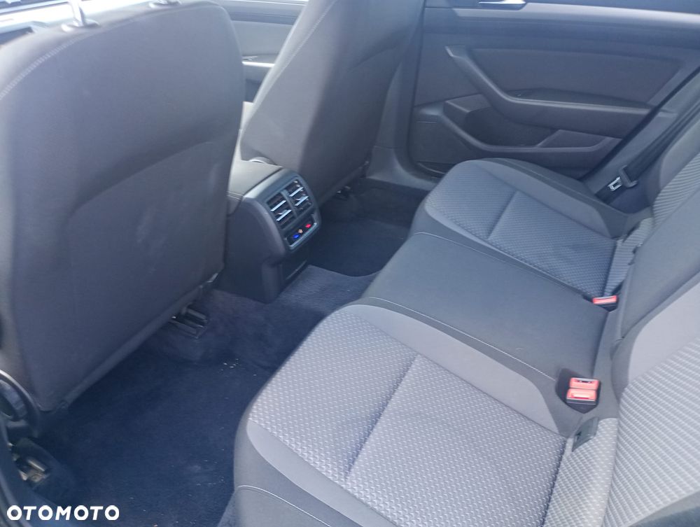 Volkswagen Passat Variant 1.6 TDI (BlueMotion Technology) Trendline - 13