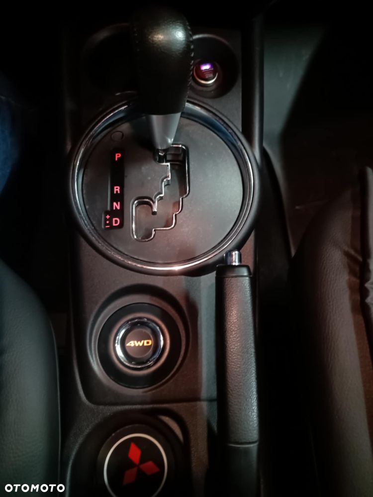 Mitsubishi Outlander - 7