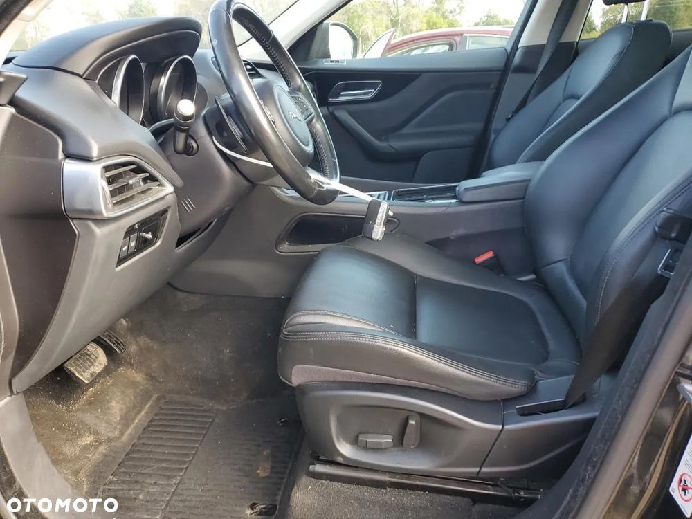 Jaguar F-Pace 25t AWD Prestige - 8