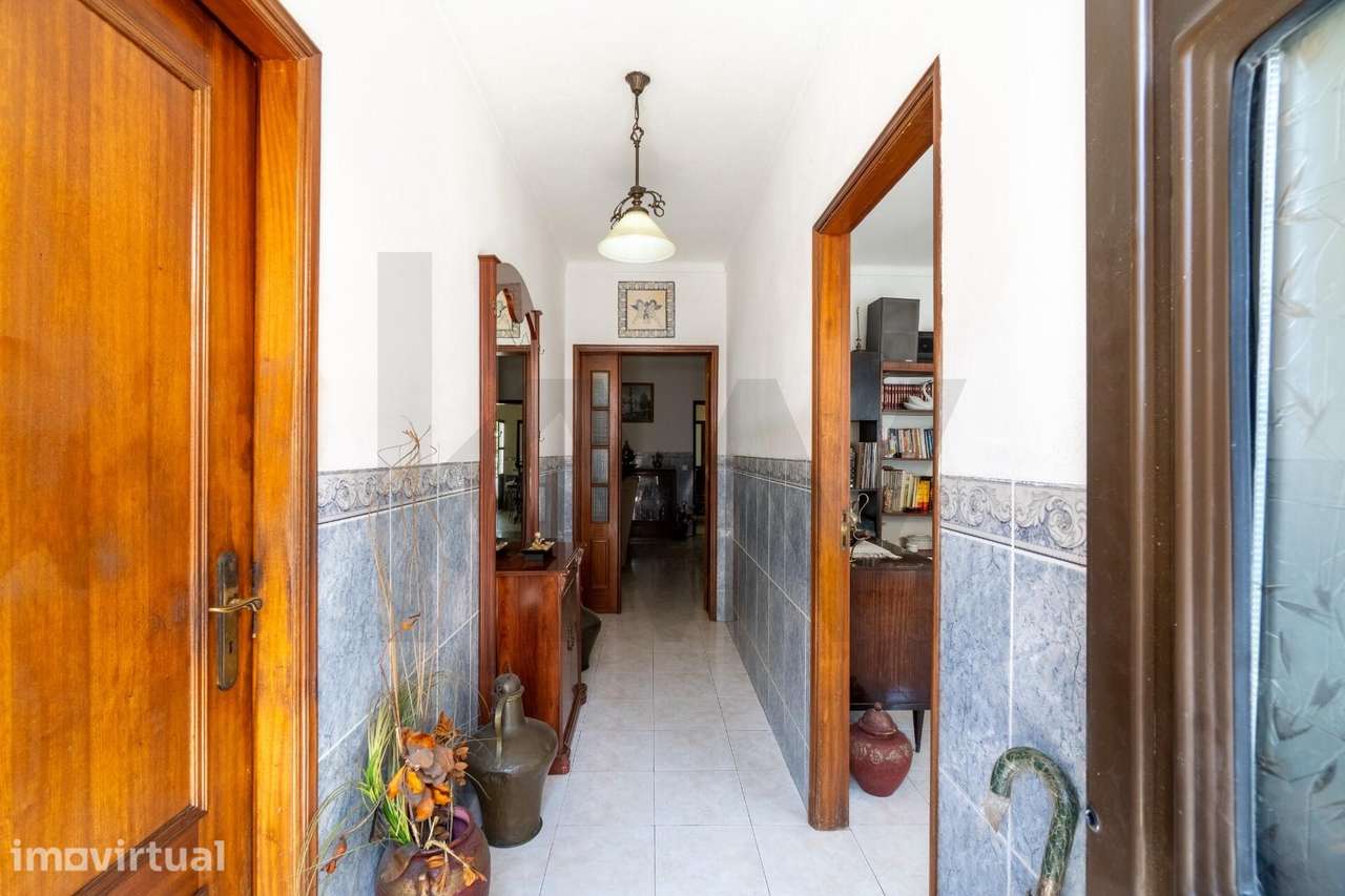 Moradia térrea T4 com garagem e espaço exterior  no coração de Castro - Grande imagem: 5/35