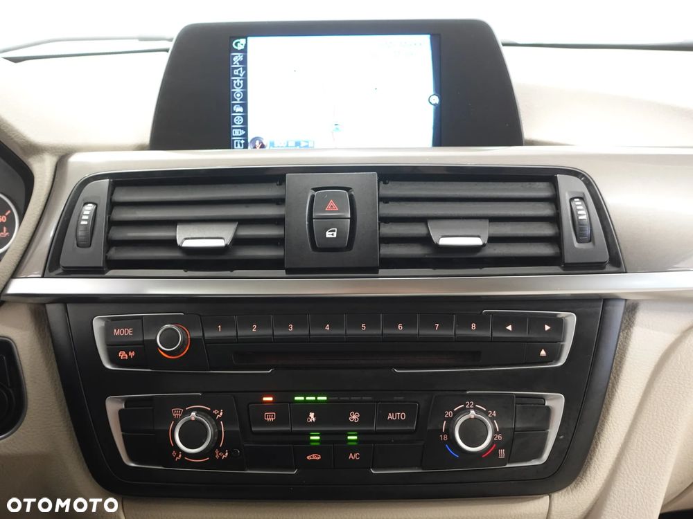BMW Seria 3 320d xDrive Modern Line - 30