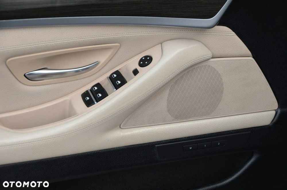 BMW Seria 5 520d - 28