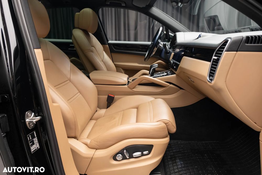 Porsche Cayenne - 26