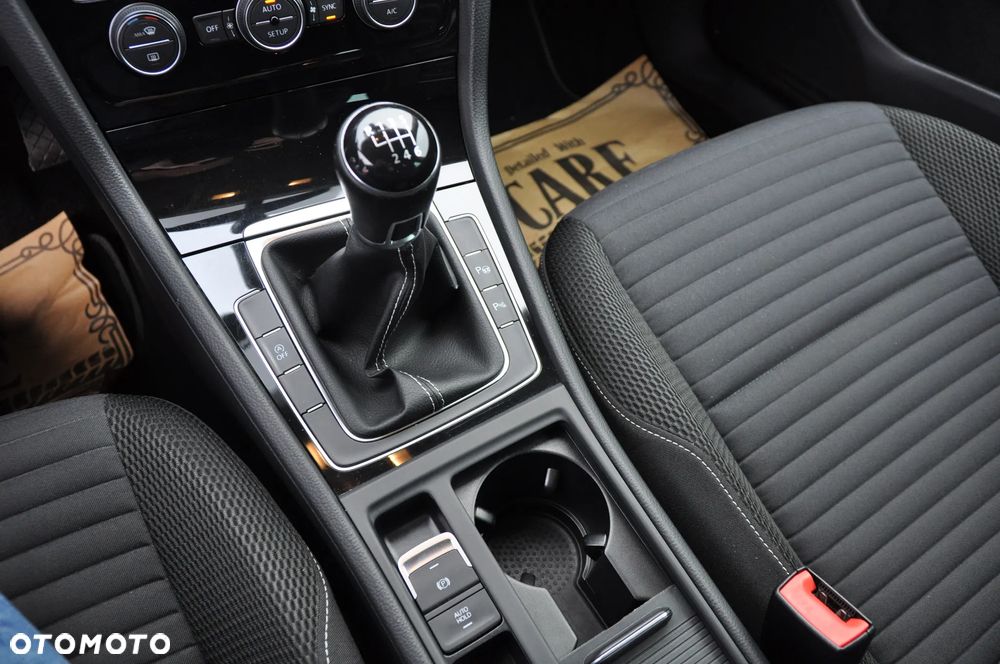 Volkswagen Golf - 18