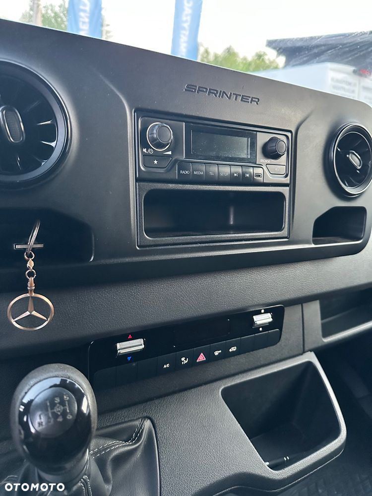 Mercedes-Benz Sprinter 319 - 7
