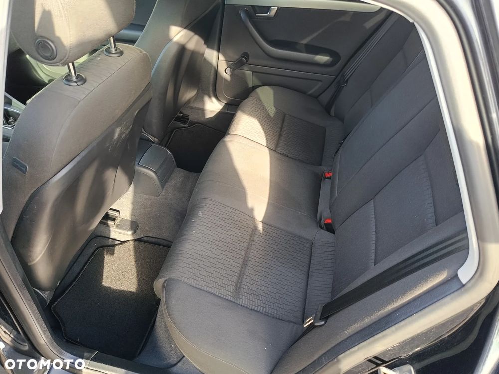 Audi A4 Limousine - 8