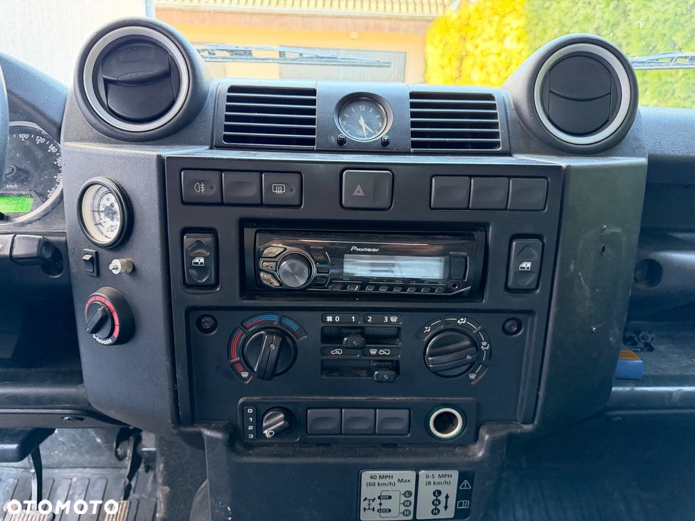 Land Rover Defender 2.2 TD4 E - 10