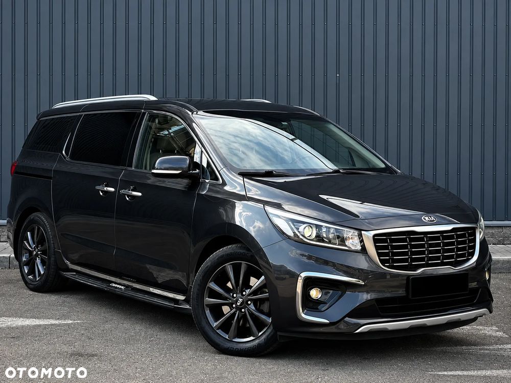 Kia Carnival - 2