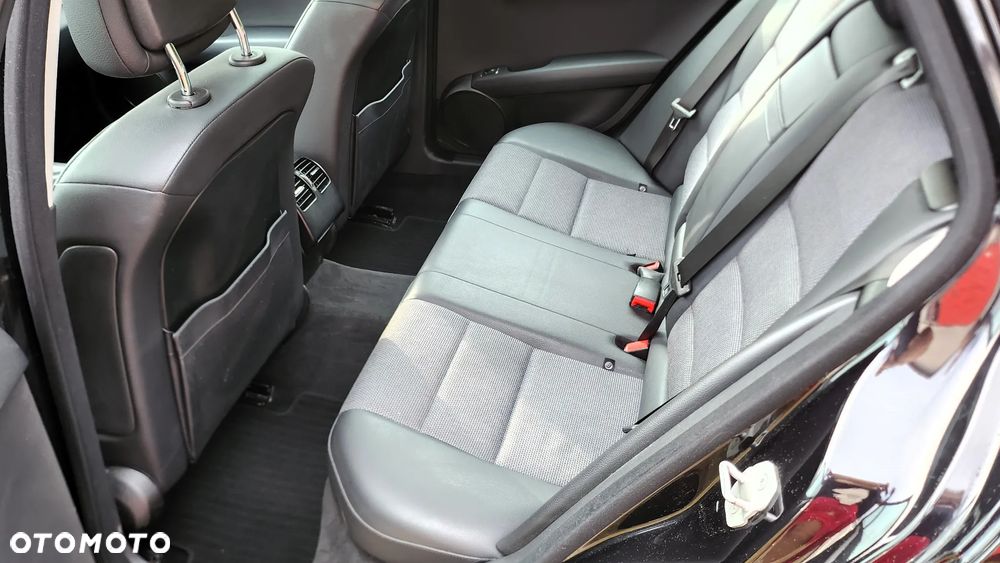 Mercedes-Benz Klasa C 180 (BlueEFFICIENCY) 7G-TRONIC Avantgarde - 9