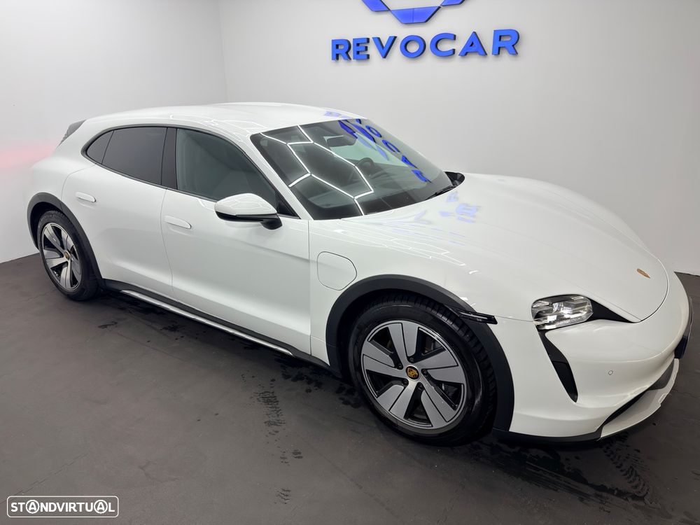 Porsche Taycan Cross Turismo 4 - 42