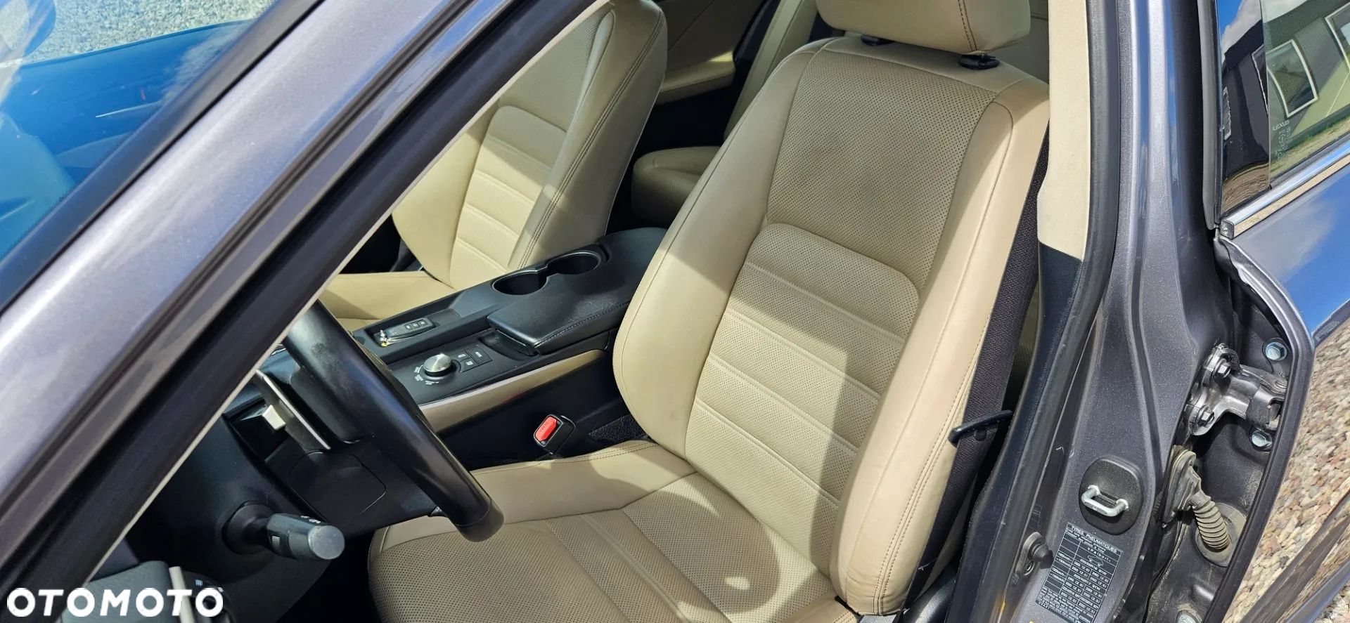 Lexus IS 300h Business Edition - 19
