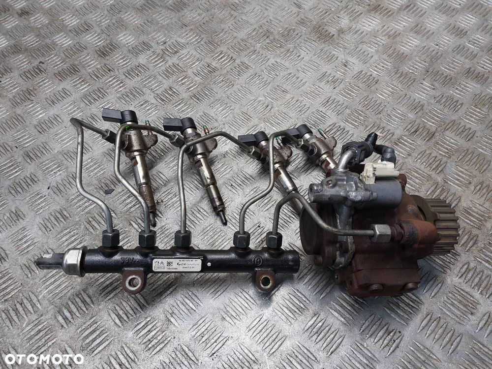 POMPA WTRYSKOWA + WTRYSKIWACZE KOMPLET VOLVO S60 II 1.6 D 9802448680 - 1