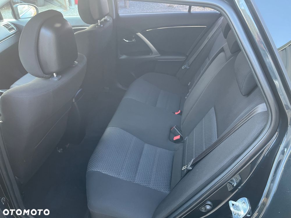 Toyota Avensis - 24
