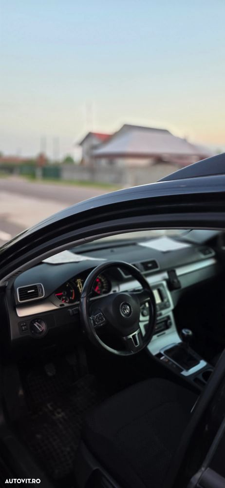 Volkswagen Passat 2.0 Blue TDI SCR Comfortline - 9