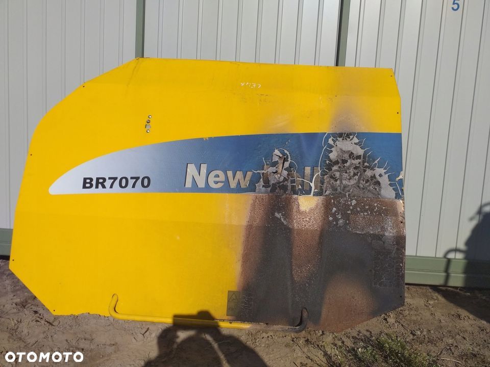 OSŁONA LEWA BOCZNA PRASA NEW HOLLAND BR7070 180R