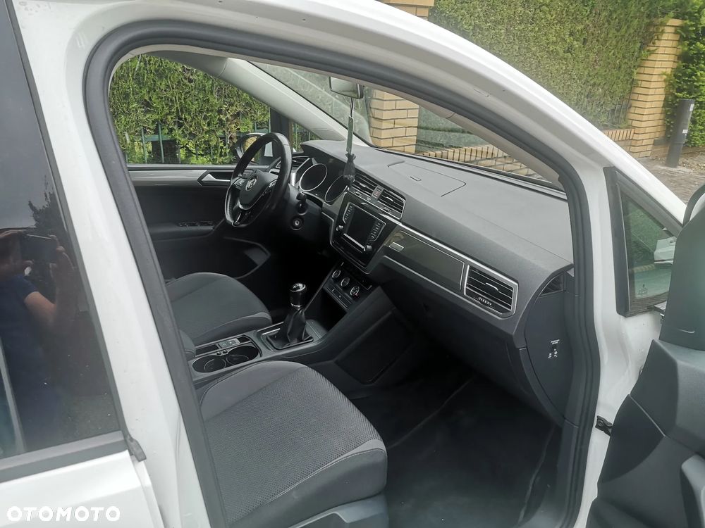Volkswagen Touran 1.6 TDI SCR (BlueMotion Technology) Comfortline - 4