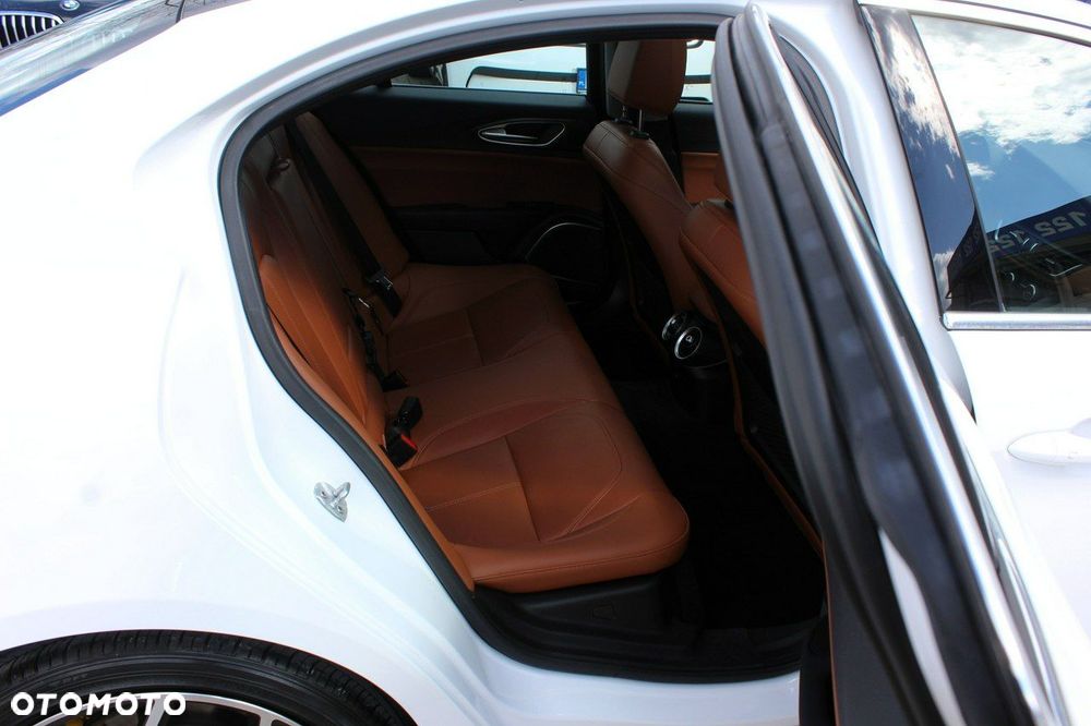 Alfa Romeo Giulia - 13
