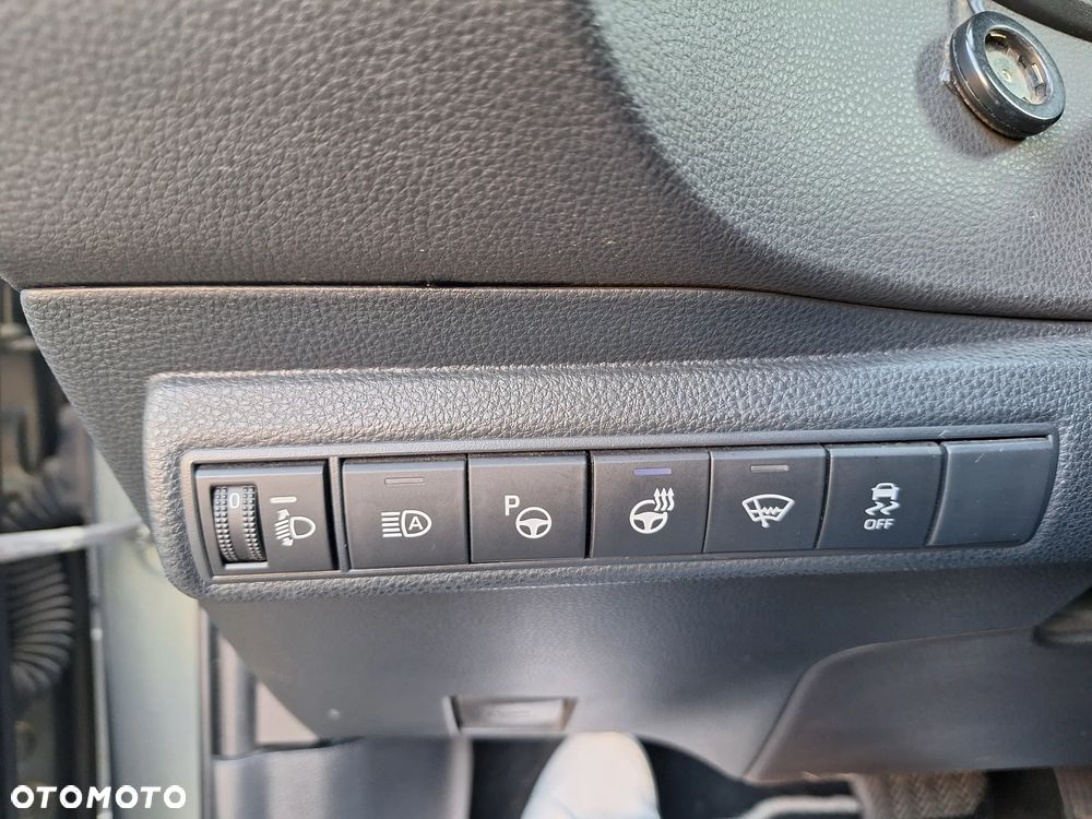 Toyota Corolla 2.0 Hybrid Executive - 11