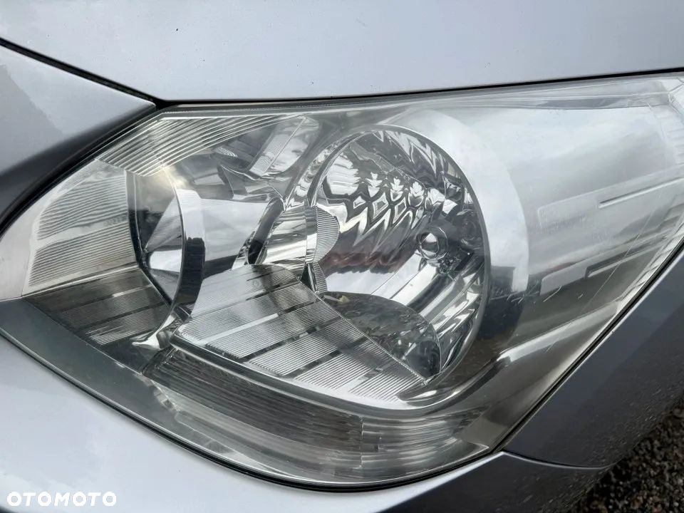 Toyota Verso 1.8 Premium 7os - 9