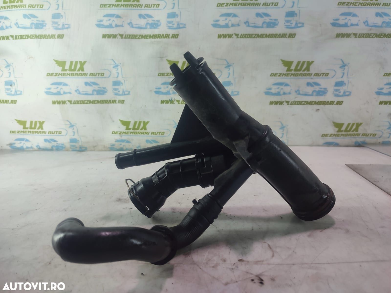 Carcasa termostat 04L121071E  2.0 tdi DFCA Volkswagen VW Passat B8 [2 - 1