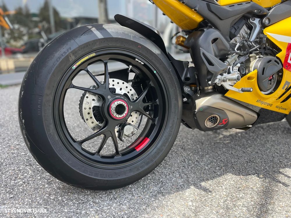 Ducati Panigale V4 Bagnaia 2023 World Champion Replica - 3