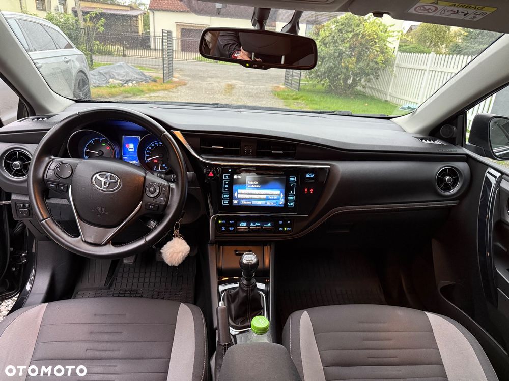 Toyota Auris 1.6 D-4D Comfort - 1