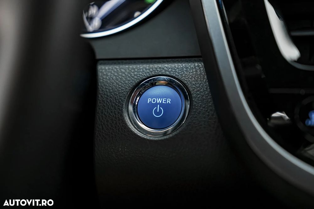 Toyota Camry Luxury - 39