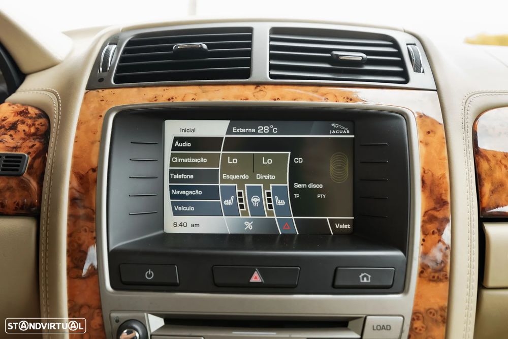 Jaguar XK XK8 Coupe - 27