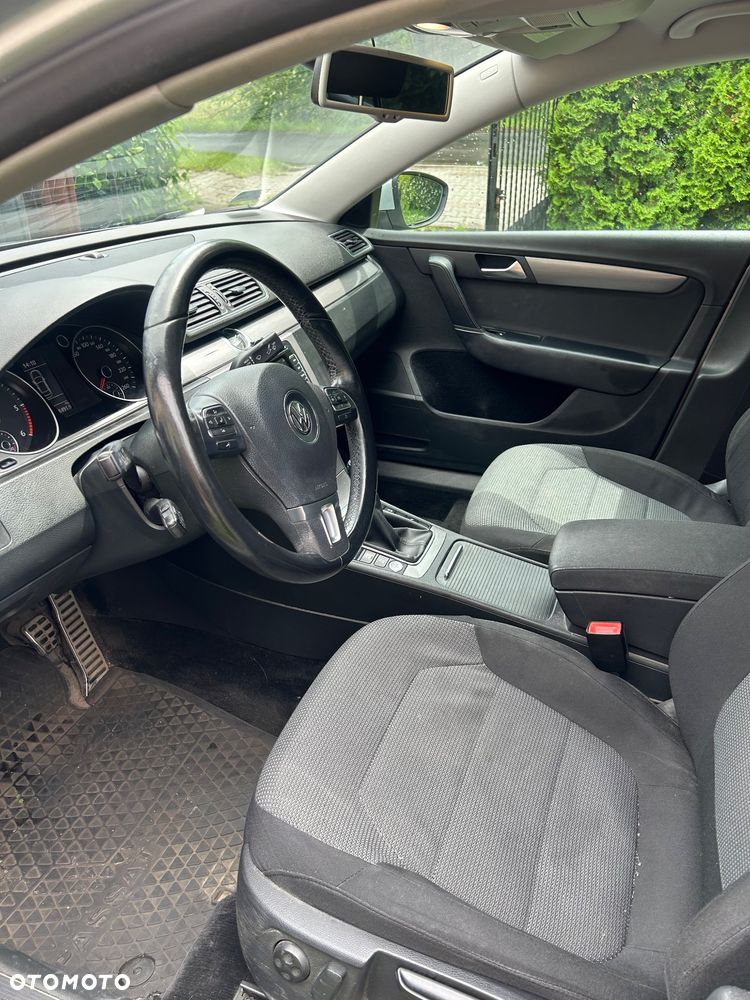 Volkswagen Passat 2.0 TDI DPF BlueMotion Technology Comfortline - 11