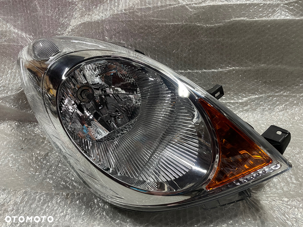LAMPA PRAWA ZWYKŁA NISSAN NOTE E11 260109U10A