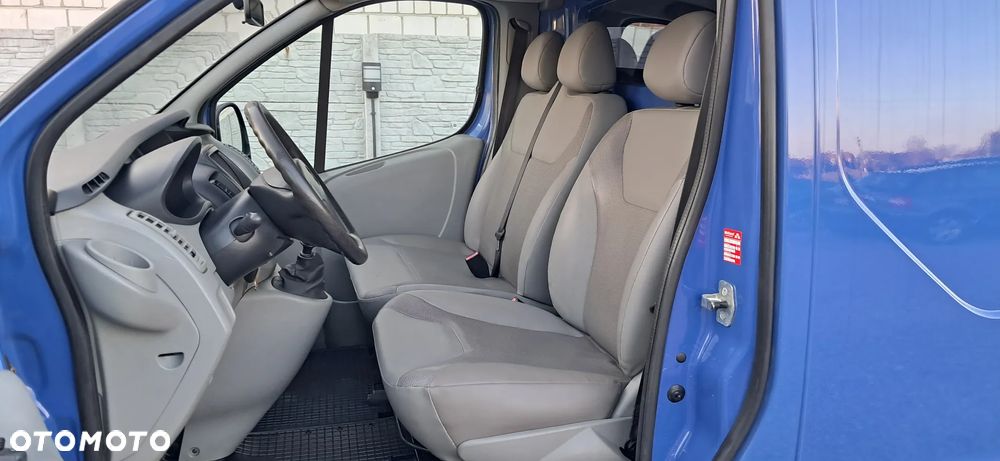 Opel Vivaro 2.5 CDTi L2H1 - 15