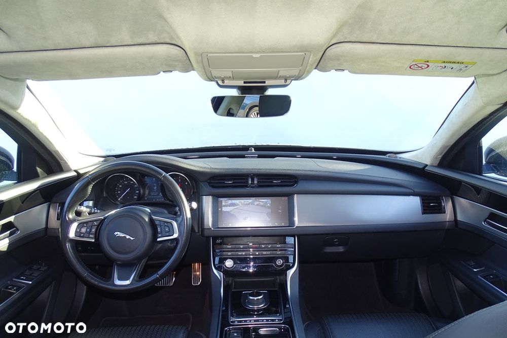 Jaguar XF 20d Prestige - 34