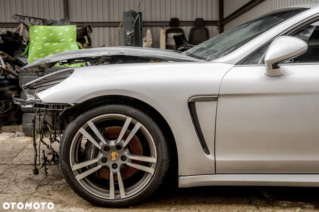 Porsche Panamera Standard - 4