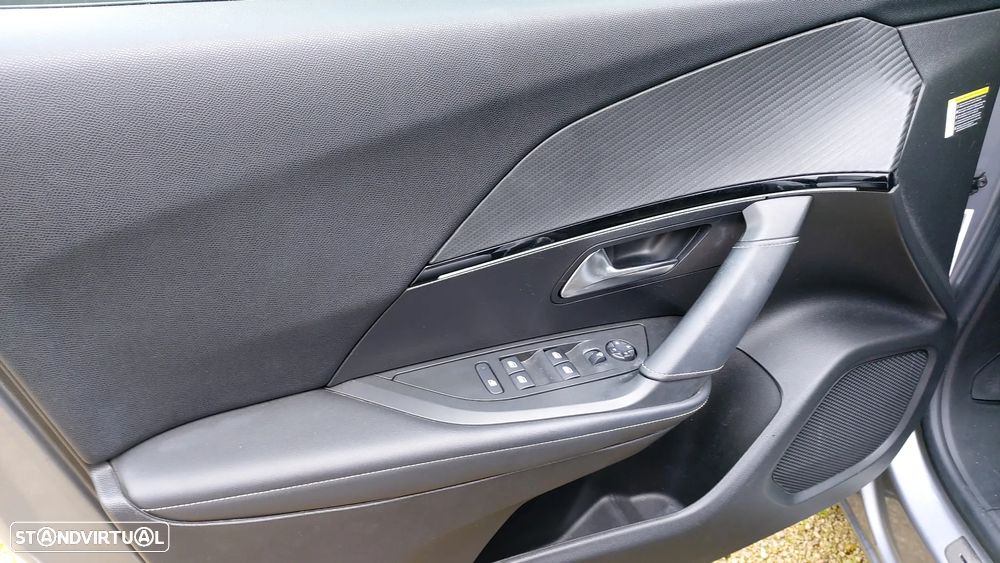 Peugeot e-2008 50 kWh GT Pack - 23