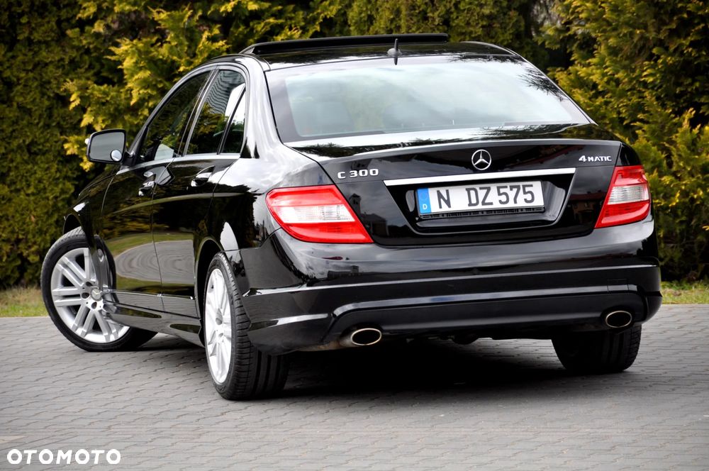 Mercedes-Benz Klasa C 300 7G-TRONIC SPORT EDITION - 24