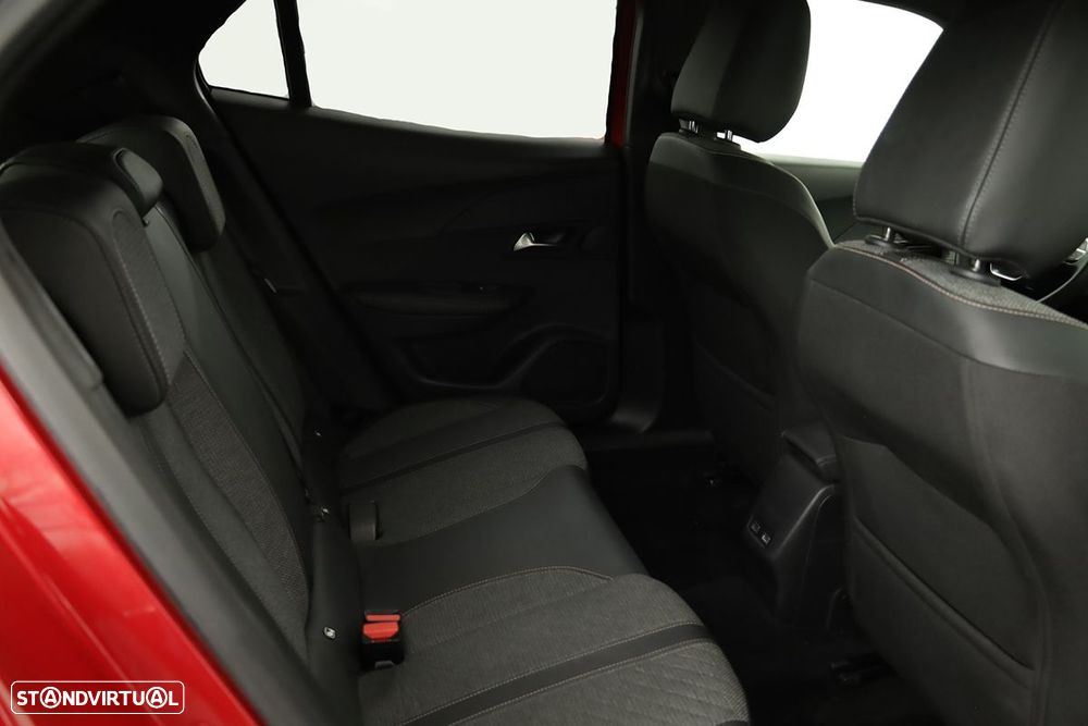 Peugeot 2008 1.2 PureTech Allure - 23